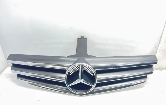 Mercedes-Benz CLC CL203 Front bumper upper radiator grill A2038801583