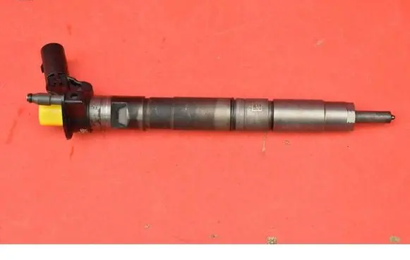Volkswagen PASSAT B6 Fuel injector 03L130277