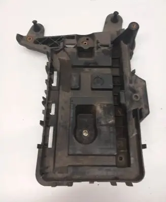Volkswagen PASSAT CC Battery tray 1K0915333