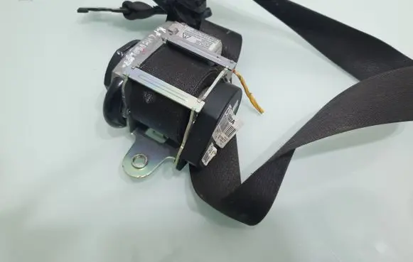 Chevrolet Cruze Front seatbelt 619516200A