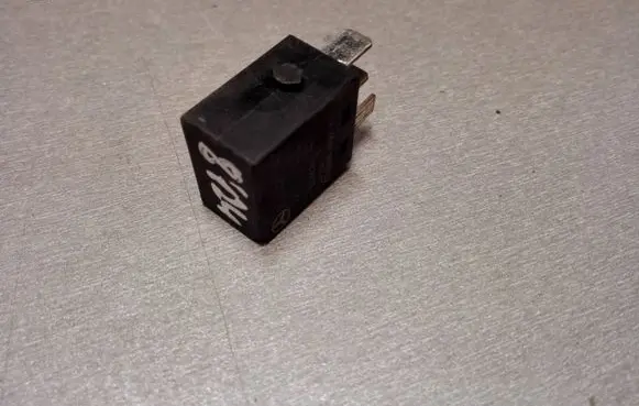 Mercedes-Benz C W202 Other relay 0025421119 A1001X42 022922A