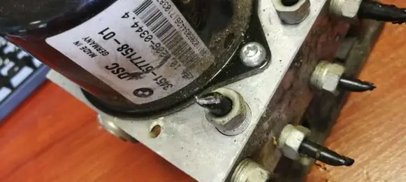 BMW 1 E81 E87 ABS Pump 6777158