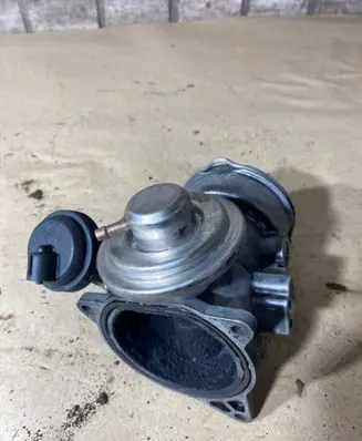 Volkswagen Transporter - Caravelle T5 Throttle body valve 070128073