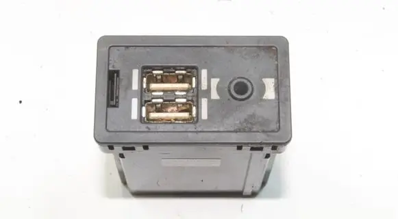 Lexus IS III XE30 AUX in-socket connector 8619053050
