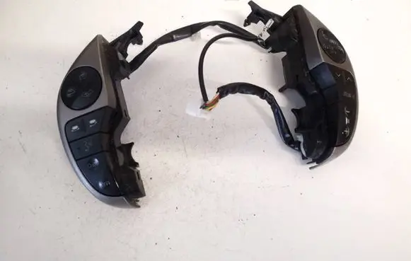 Toyota Prius (XW20) Steering wheel buttons/switches f70cv142