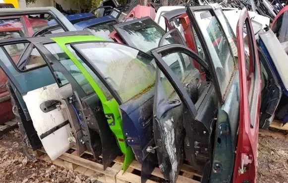 Mazda 323 Front door baltos