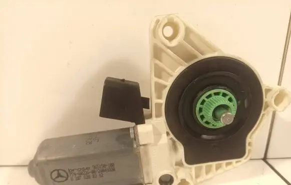 Mercedes-Benz E C207 W207 Front door window regulator motor A2078200342 965150100 24049320