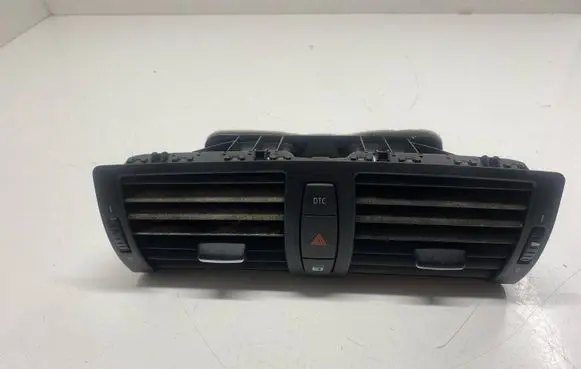 BMW 1 E81 E87 Dash center air vent grill 7059189