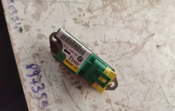 BMW 5 E39 Airbag deployment crash/impact sensor 65776900728 Z2T1B07FFA2