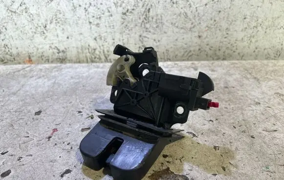 Tailgate/trunk/boot lock/catch/latch