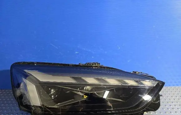 Audi RS5 Headlight/headlamp 8W6941086D