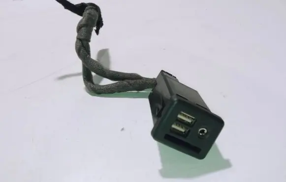 Opel Insignia A USB socket connector 22875066