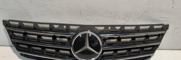 Mercedes-Benz ML W166 Front bumper upper radiator grill A1668800123