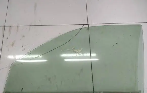 Nissan X-Trail T30 Front door window glass four-door AS2