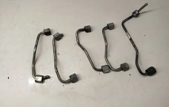 KIA Sorento Fuel injector supply line/pipe 