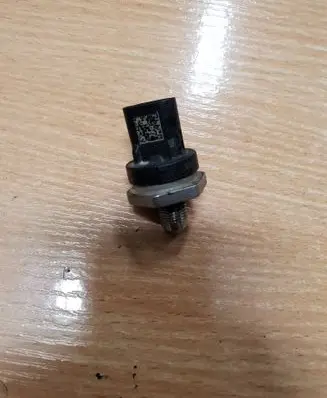 Audi A4 S4 B9 8W Fuel pressure sensor 0261547013