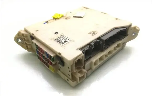 Lexus IS 220D-250-350 Fuse module 82730-53050