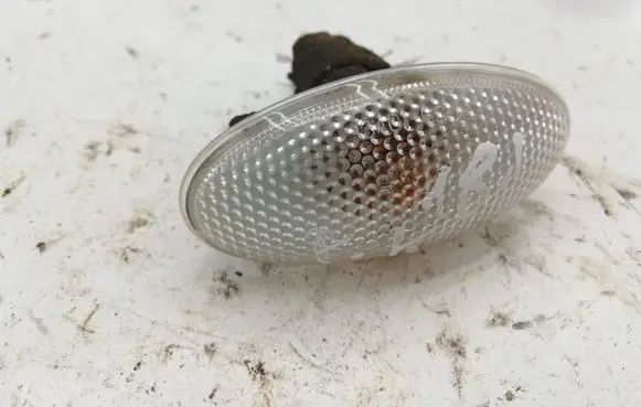 Suzuki Grand Vitara II Front fender indicator light NOCODE