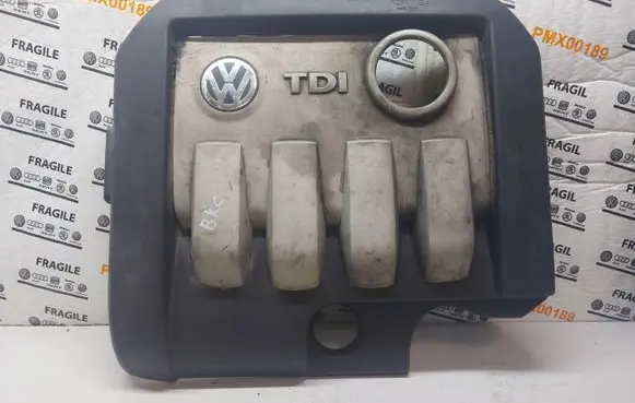 Volkswagen Golf V Engine cover (trim) 03G103925A
