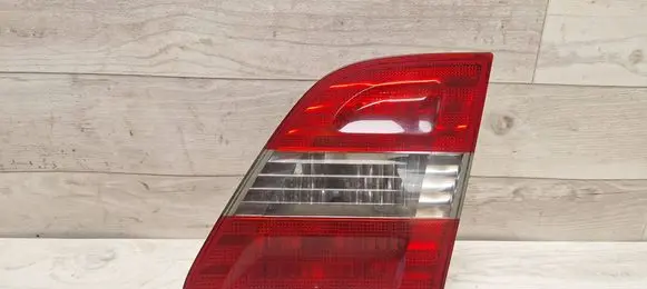 Tailgate rear/tail lights