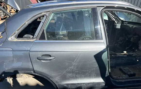 Audi Q3 8U Rear door
