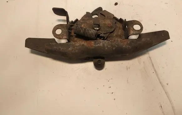 Toyota Corolla E120 E130 Engine bonnet/hood lock/catch