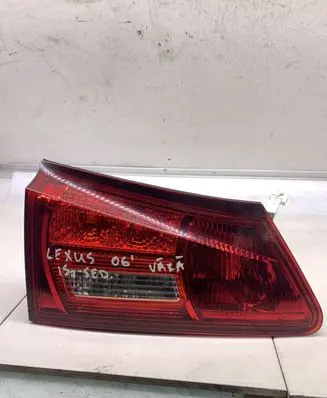 Lexus IS 200-300 Tailgate rear/tail lights W16W