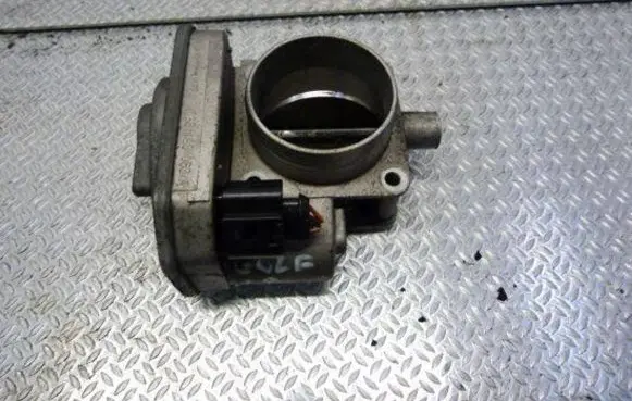 Volkswagen Golf IV Throttle valve 038128063A