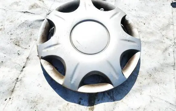 Nissan Micra R14 wheel hub/cap/trim