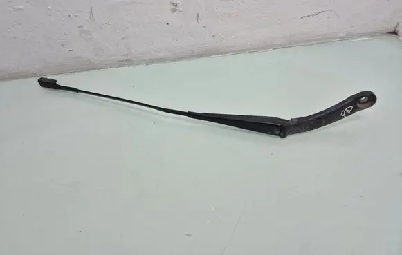 Front wiper blade arm