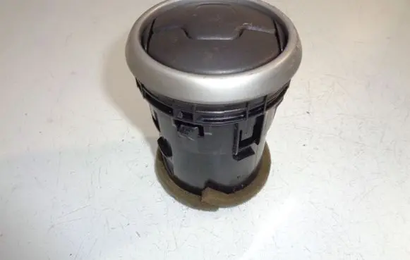 Nissan Qashqai+2 Dash center air vent grill 68760