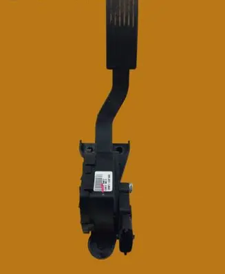 Accelerator throttle pedal