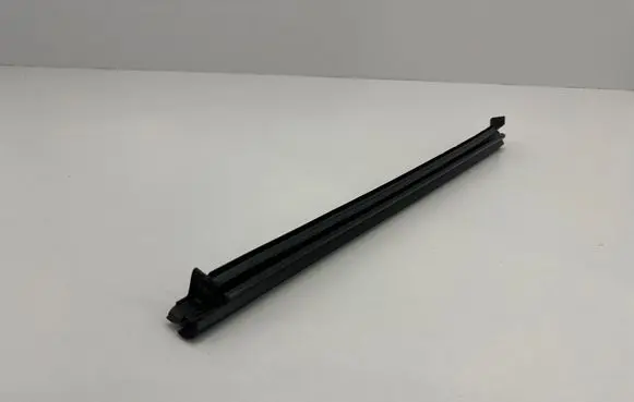 Volvo XC40 Rubber seal rear door window/glass 