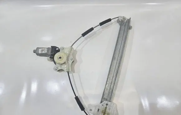 Hyundai i20 (GB IB) Front door electric window regulator 82402-C7010