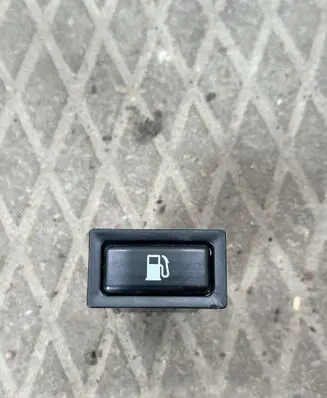 Toyota Avensis T250 Fuel tank opening switch 156795