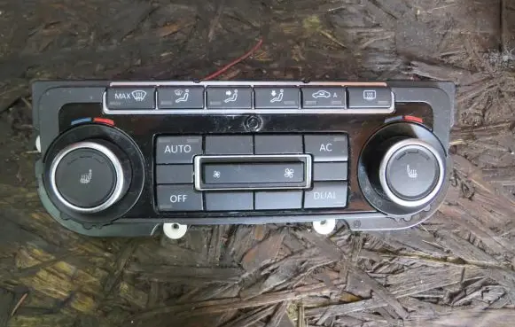 Volkswagen Golf VII Climate control unit 5K0907044