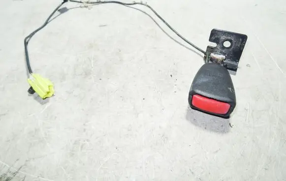 Volvo C30 Rear seatbelt buckle 8686941