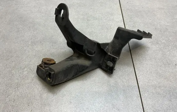 Audi TT TTS Mk2 Front bumper mounting bracket 8J0806539A