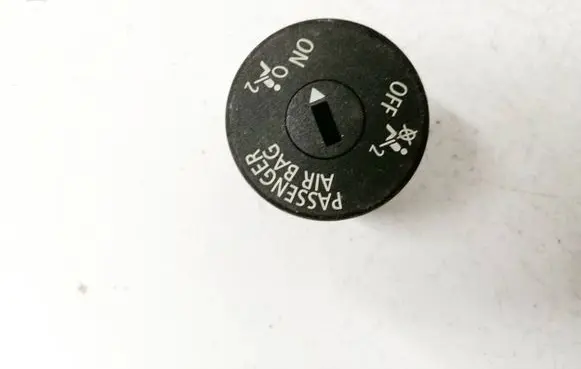 Passenger airbag on/off switch