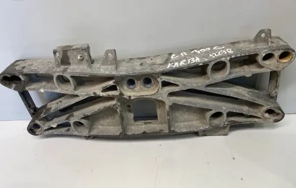 Chrysler 300 - 300C Gearbox mounting bracket