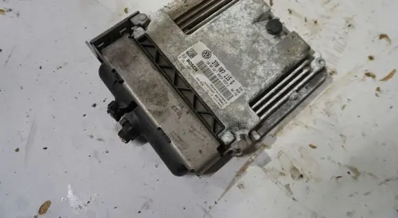 Volkswagen Polo V 6R Engine control unit/module 3T09071156