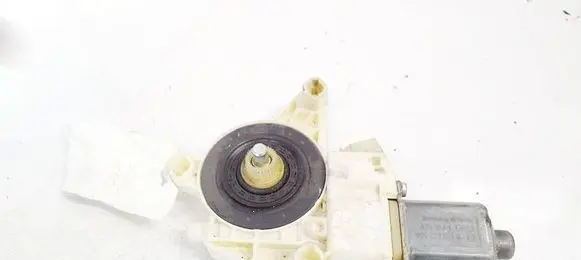 Mercedes-Benz C AMG W204 Rear door window regulator motor 0130822504