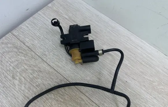 Porsche Macan (95B) Turbo solenoid valve 94660515500