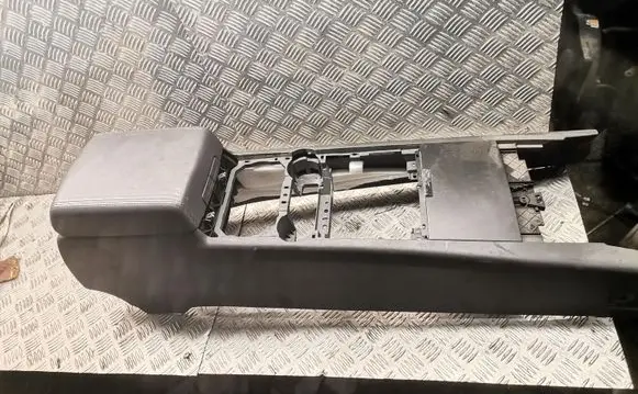 Volkswagen Touareg I Armrest