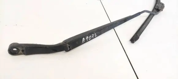 Front wiper blade arm
