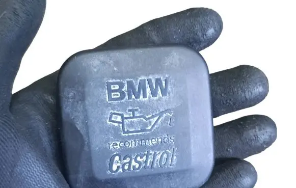 BMW 5 E60 E61 Oil filler cap 11127509328 7509328