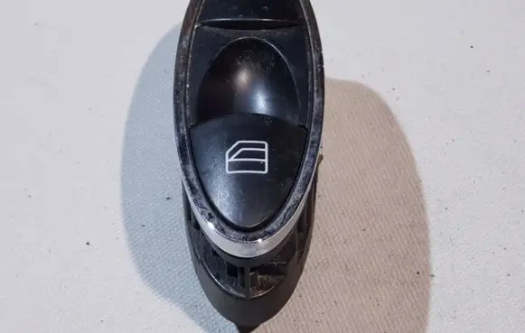 Mercedes-Benz E W211 Electric window control switch A2118218651
