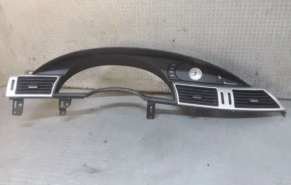 Chrysler Pacifica Dashboard trim F1024A2021