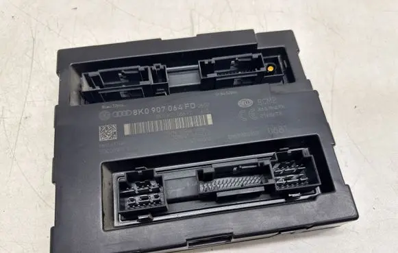 Audi A4 S4 B8 8K Comfort/convenience module 8K0907064FD
