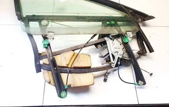 Audi A4 S4 B5 8D Front door window/glass frame 65142273
